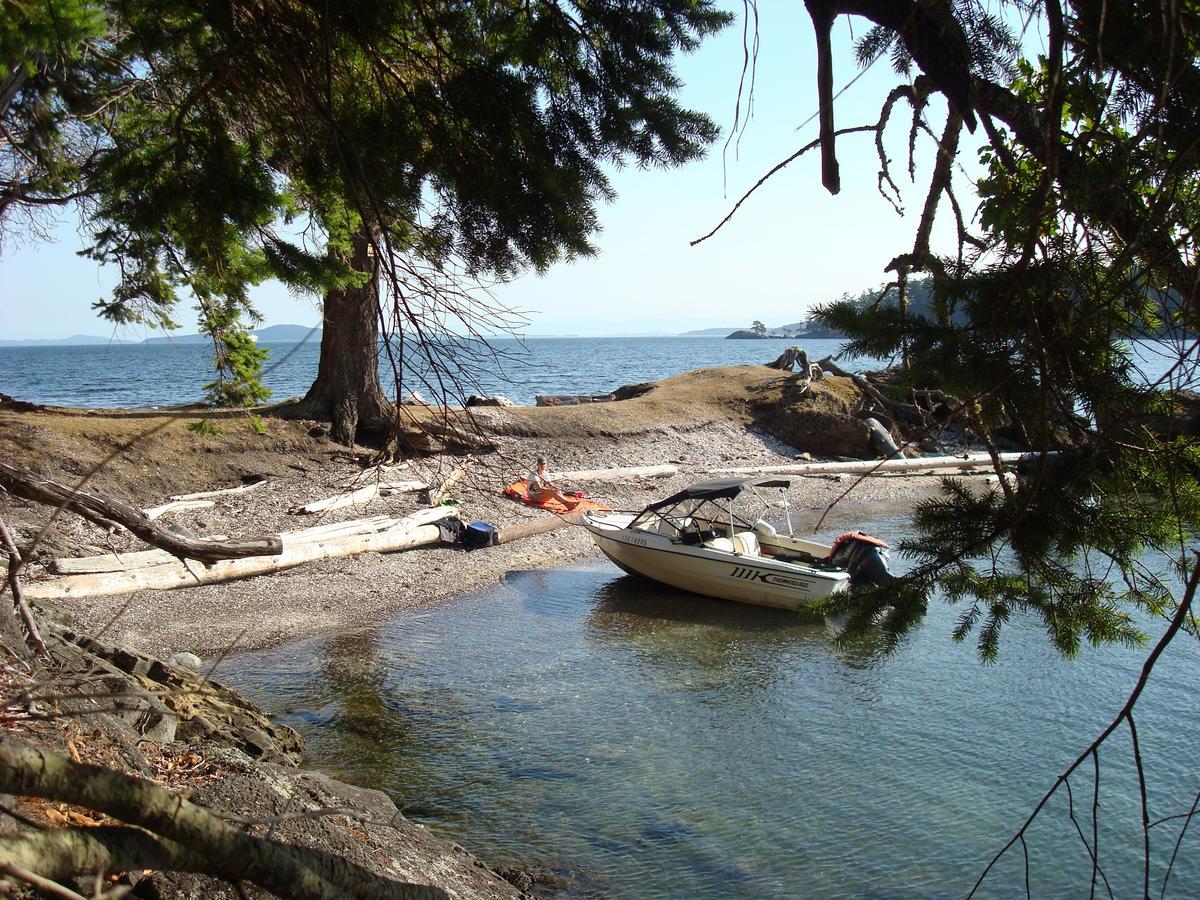 Sticks And Stones Cottage-Arbutus Grove Montague Harbour Buitenkant foto